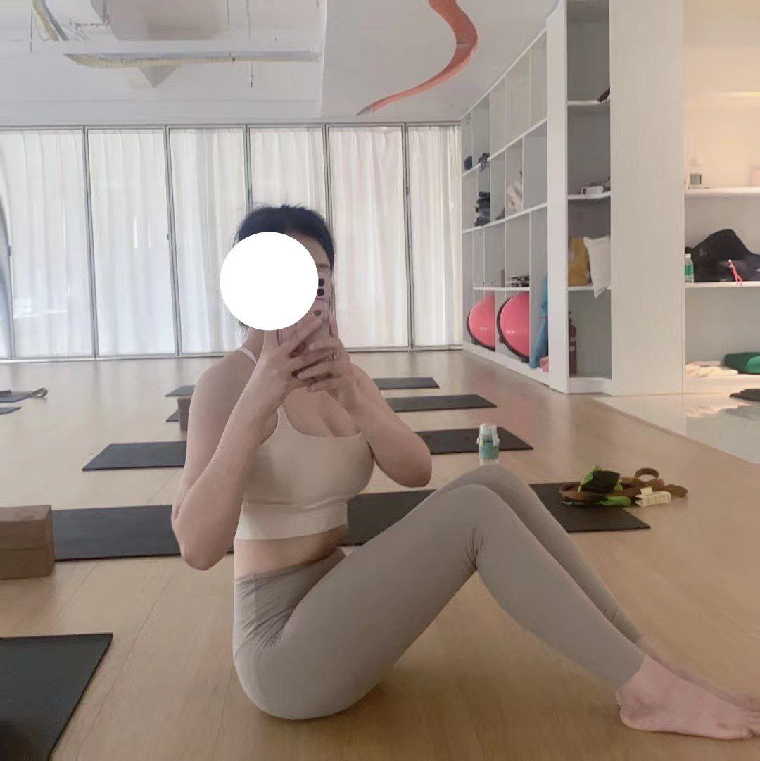 深圳包养瑜伽教练-22岁161cm